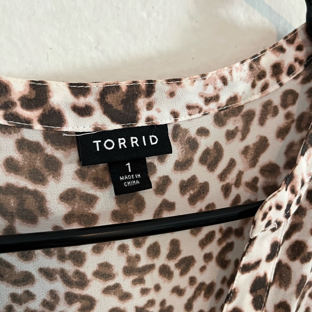 3/$20 Torrid Lexi Chiffon Babydoll Animal Print Semi Sheer Button Down Tunic 1XL - Picture 3 of 9